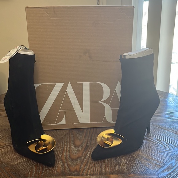 Selling brand new ZARA BOOTS - Picture 3 of 4